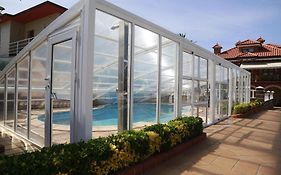 Apartamentos La Arena